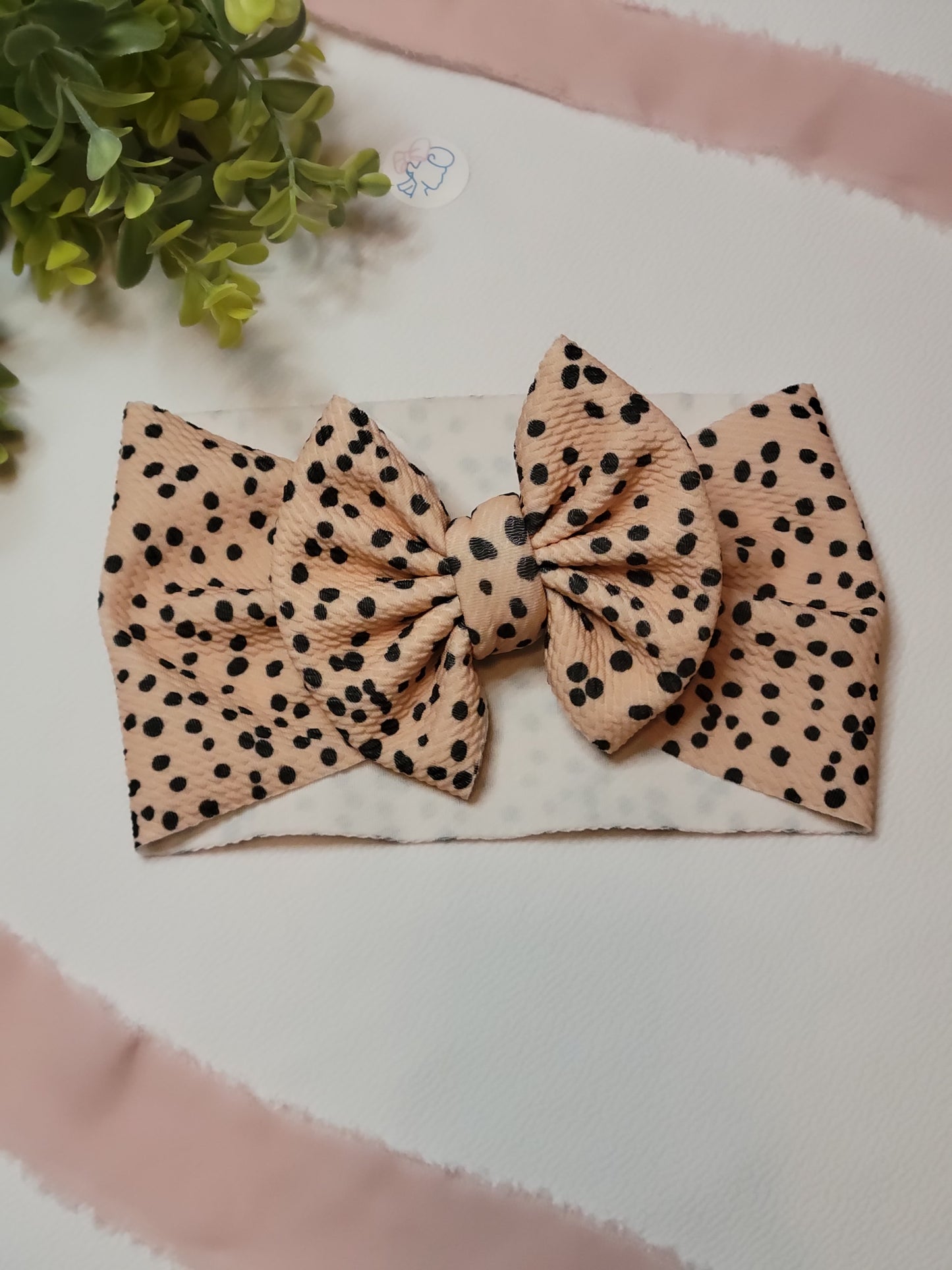 Neutral Dots - Bow